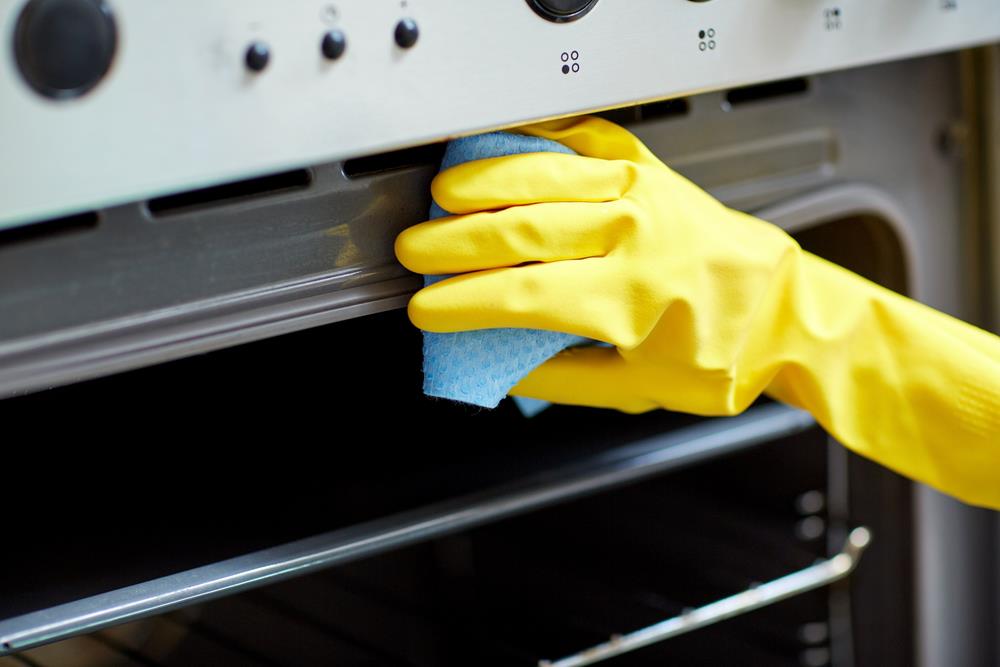 Cleaning dirty oven in Burnham Thorpe